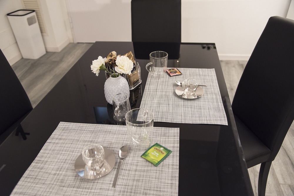 Contemporary 2 Bedroom Flat near University