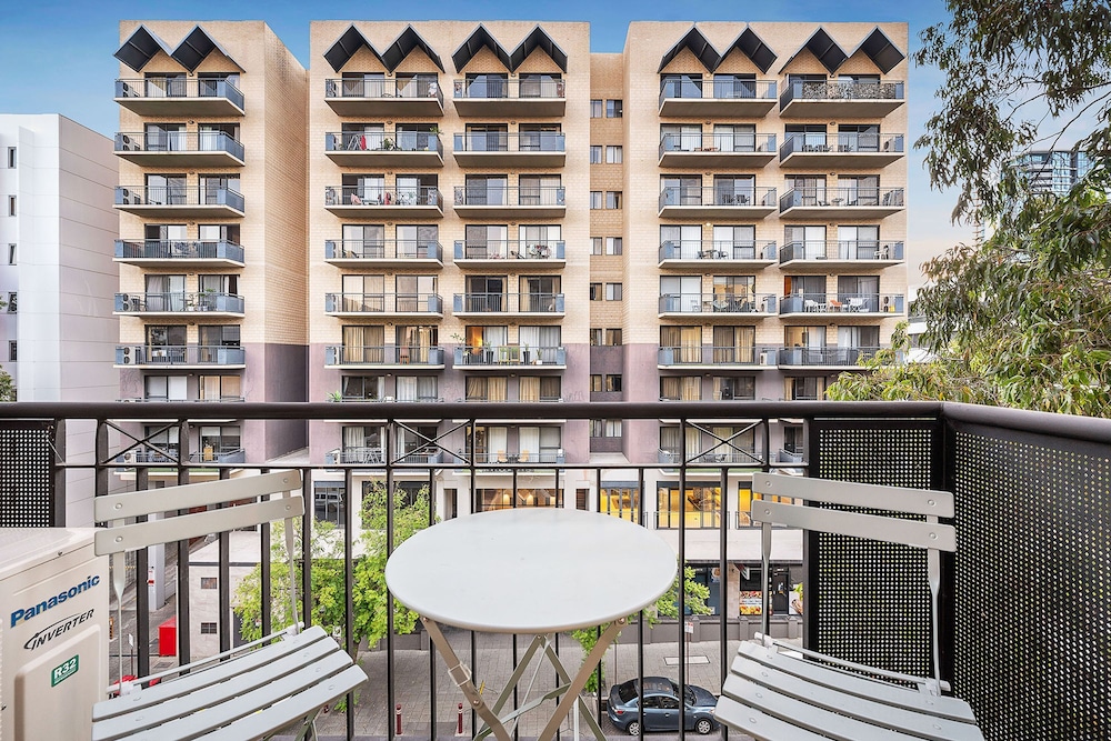 Bespoke East Perth - Sleeps 2 - Superior Wifi