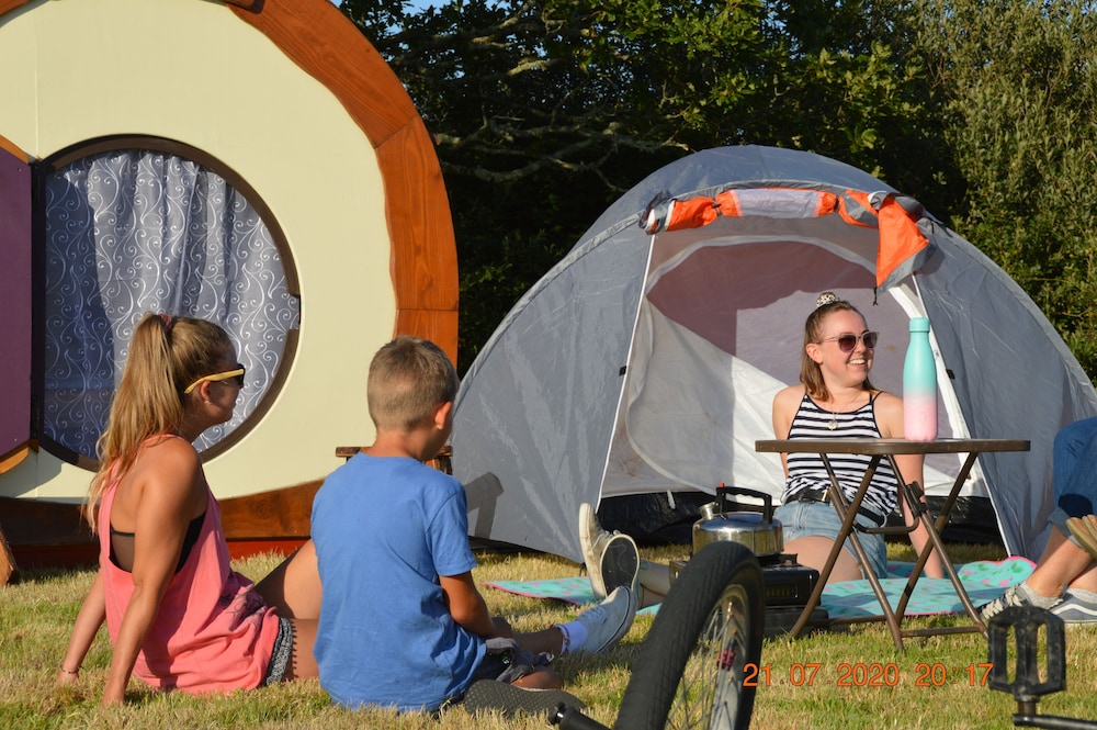 Secluded Meadow, Unique Shire Hut, Perfect Camping view 5