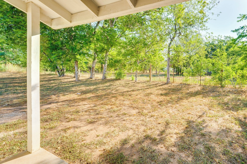 < 1 Mi to Main St: Quiet Home w/ Yard in Stockdale