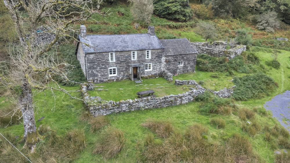 Tan Y Clogwyn
