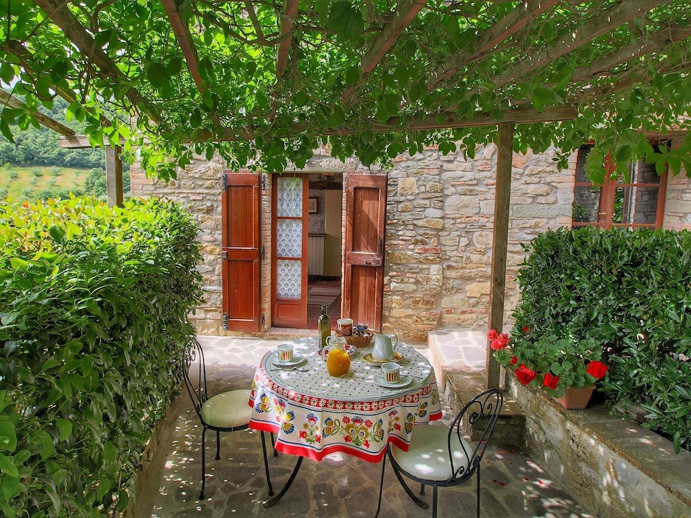 Farmhouse With Stables, Horses and the Ability to Make Horseback Riding