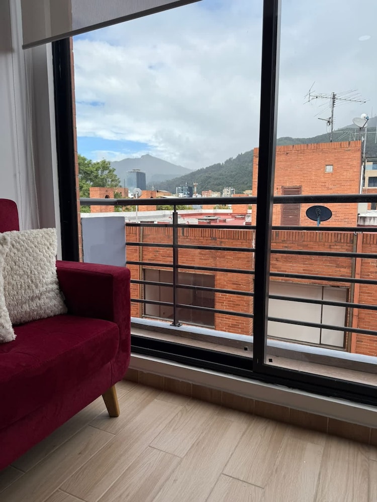 Lovely 1BR Apartment in Chic