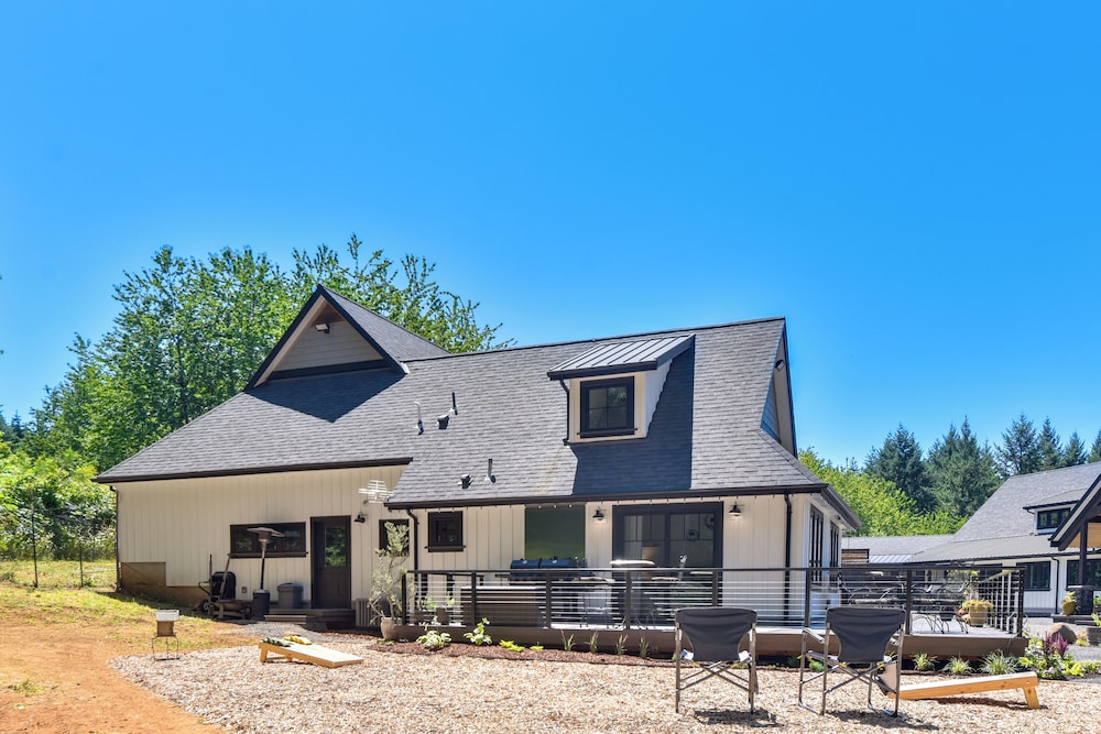 Oregon Wine Country Retreat: Sip & Dine Outside