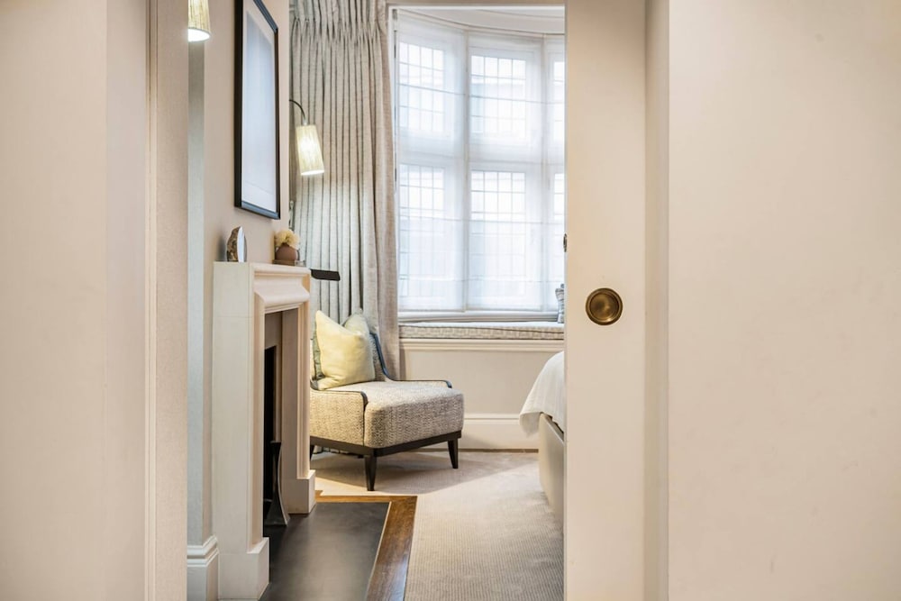 Mayfair Home Private Parking Central AC