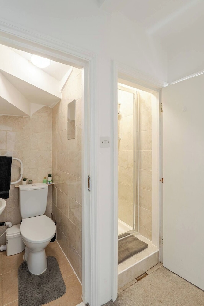 London Oasis Retreat - 2 Bedroom Apartment