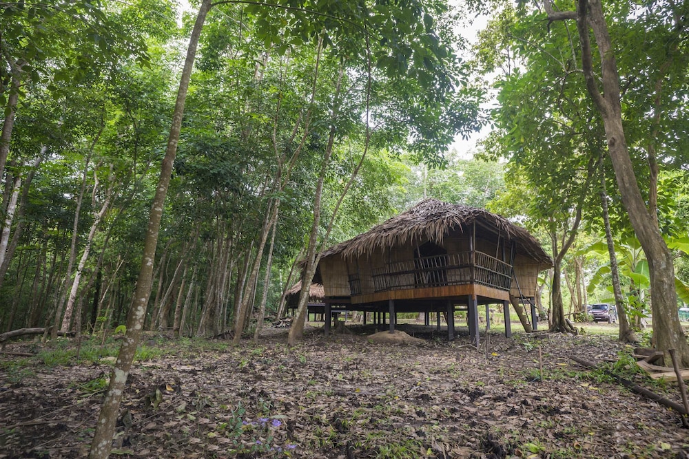 9 Huts on a Hill