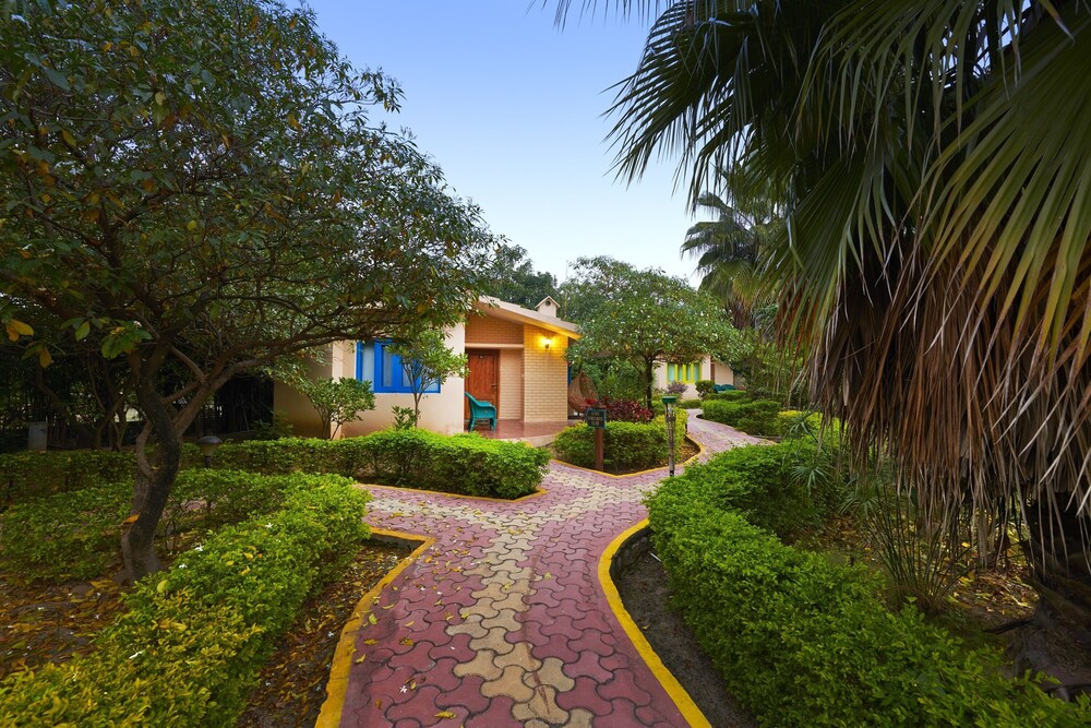 Aacorn Hideaway Resort & Spa