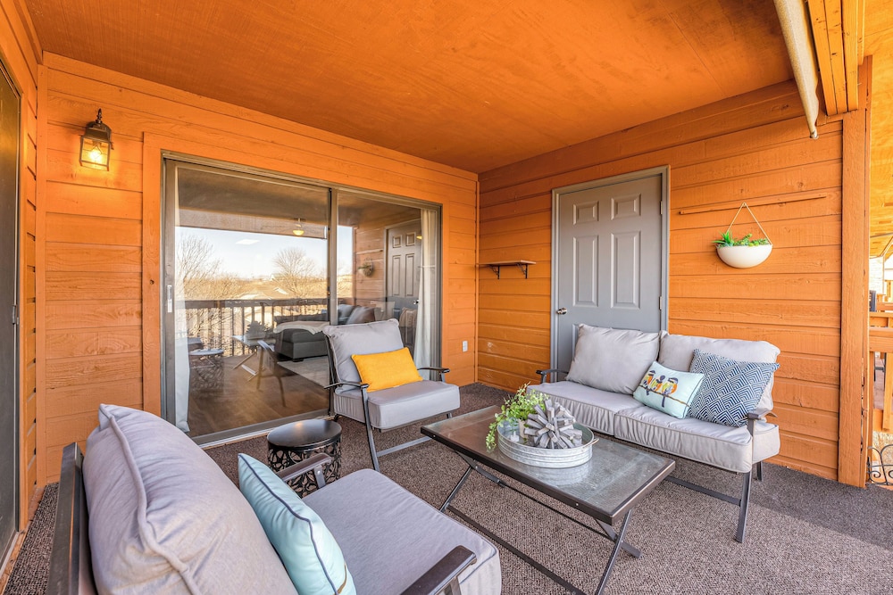 Bright Stylish Condo w/ Balcony