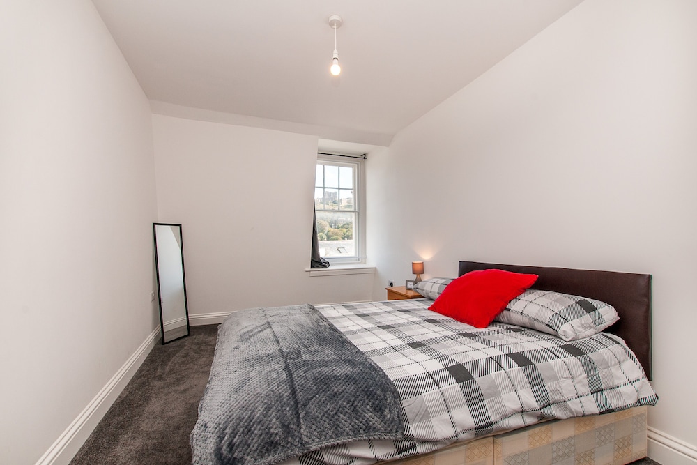 Dover Vacations - 2 Bed Flat in Pedestrianized High Street - Property Image 2