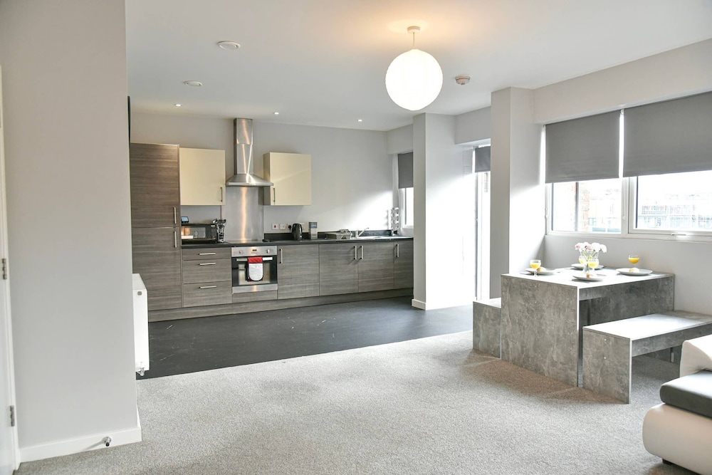 Massive 2bd Central Ipswich view 5