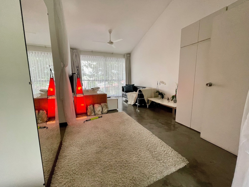 Beautiful Spacious Loft 2 Bedrooms 2 Full Baths 2 car Garage in Downtown