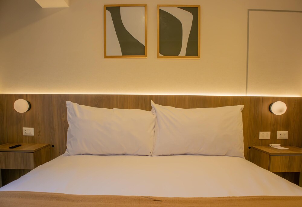 w Exceptional 1BR w Balcony in San Isidro