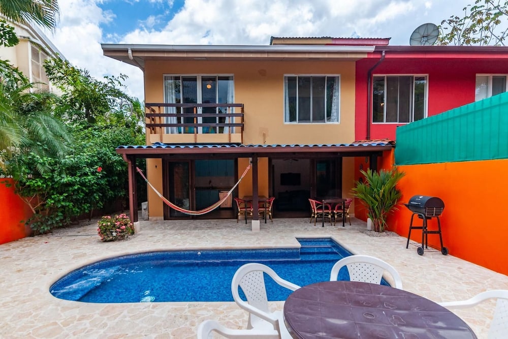 Nicely priced duplex in Surfside with private pool and AC in every room