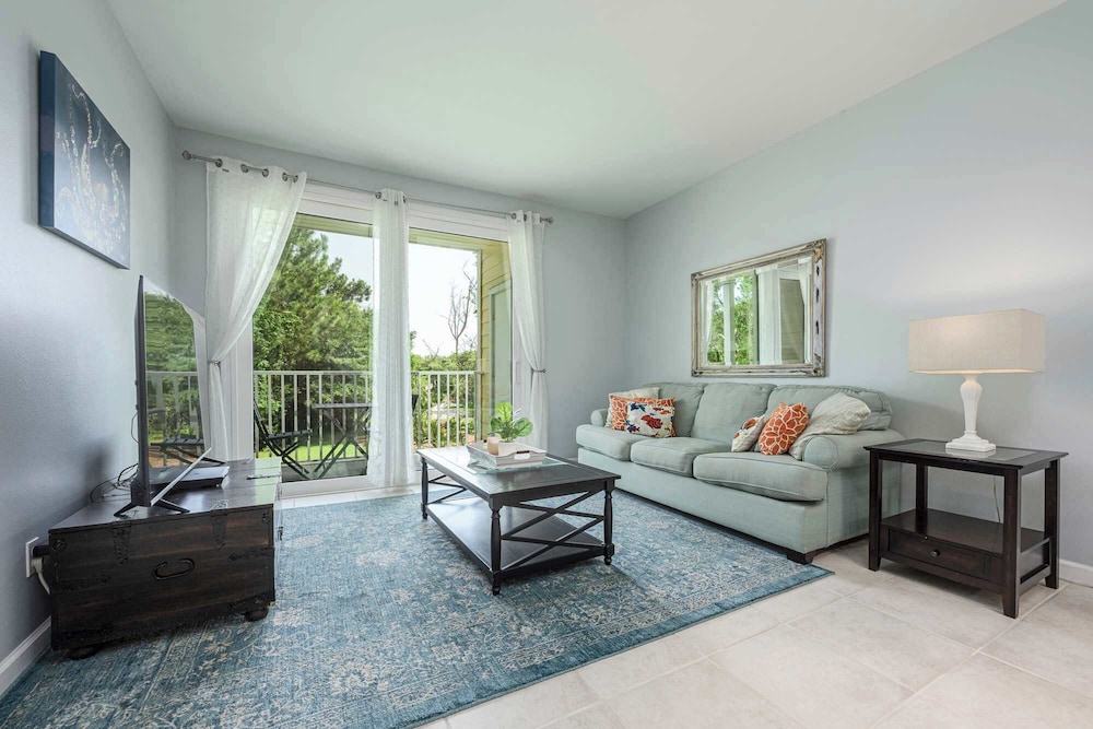 Sunshine & Whiskey Condo for 6 With Resort Amenities Near Grand Boulevard