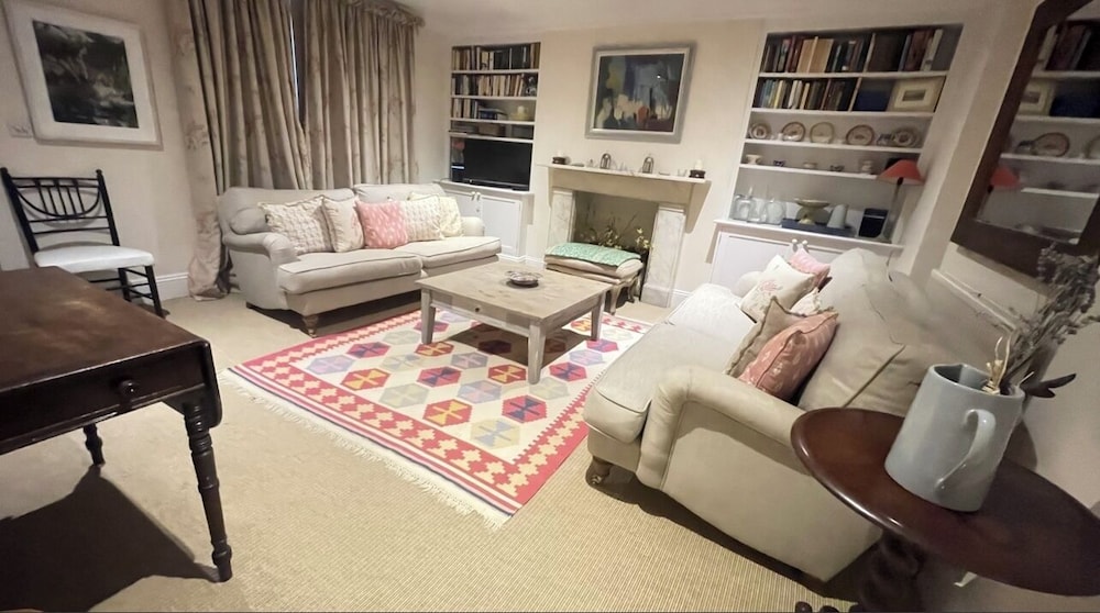 Second nest Chelsea