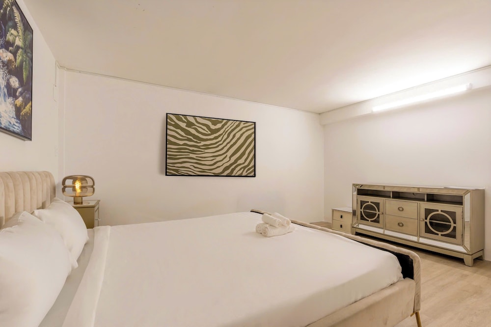 Lux white villa 9 Bedrooms