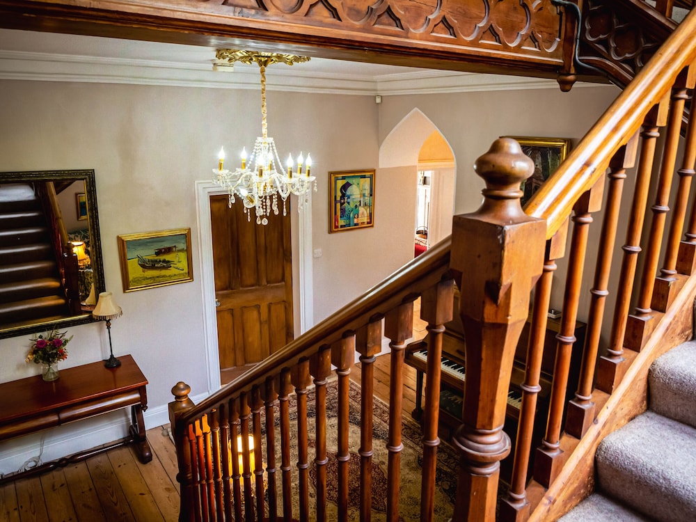 Lonsdale Villa Retreat