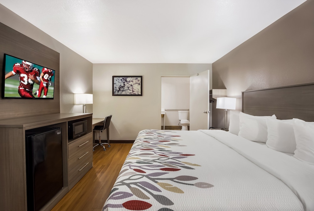 Thomasville Vacations - Red Roof Inn  Suites Thomasville - Property Image 21