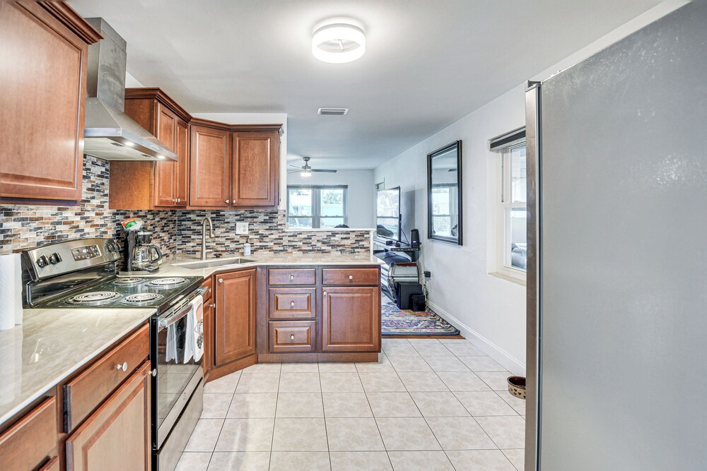 Walk to Ocean: Cozy Home w/ Yard in Ormond Beach!