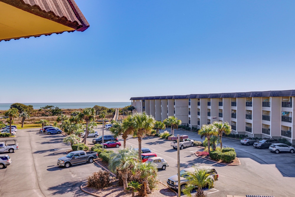 Pool & Folly Field Beach Access! HHI Resort Condo