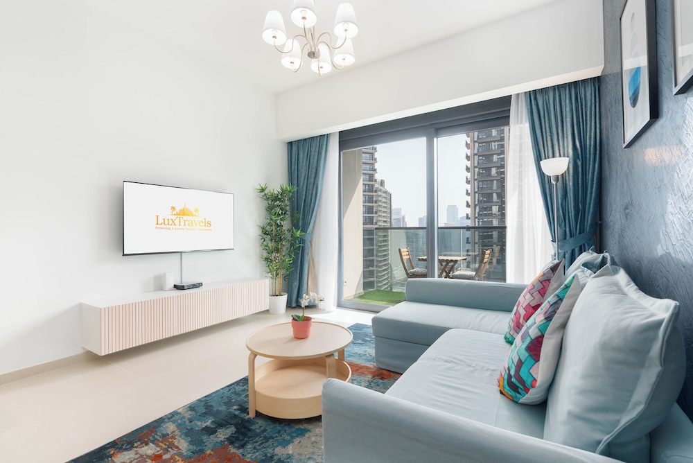Lux BnB Act-1 Tower I Boulevard Views