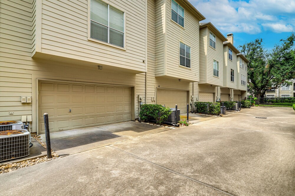 Midtown Houston Abode: 8 Blocks to Downtown! view 2