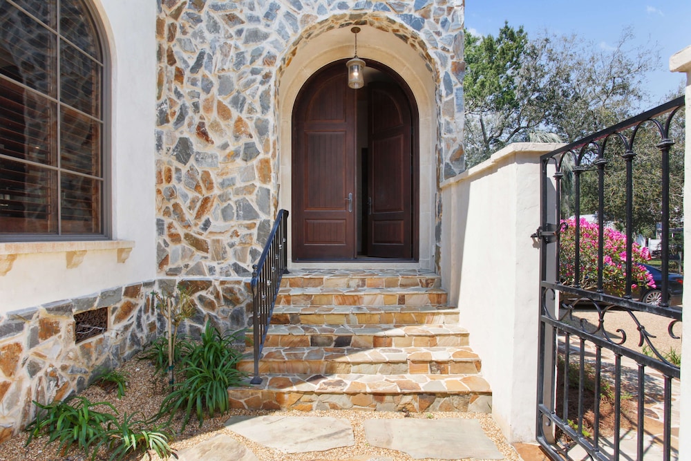 4211 Eleventh Street by Hodnett Cooper view 3