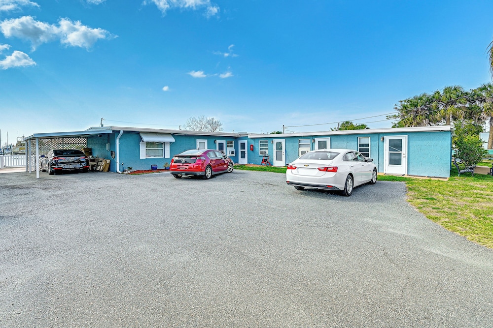 < 1 Mi to Hudson Beach: Waterfront Apt w/ Dock