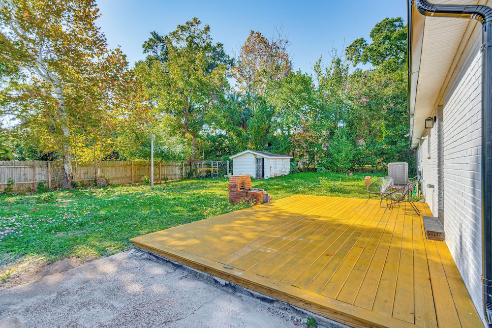 < 1 Mi to Downtown Pensacola: Quiet Home w/ Yard