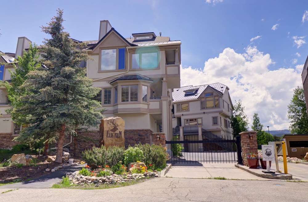 Summit County Vacations - Newly Renovated, Slope-Side Walk-In Walk-Out, Top Floor, Views of Ten Mile Range - ER4 by Redawning - Property Image 1