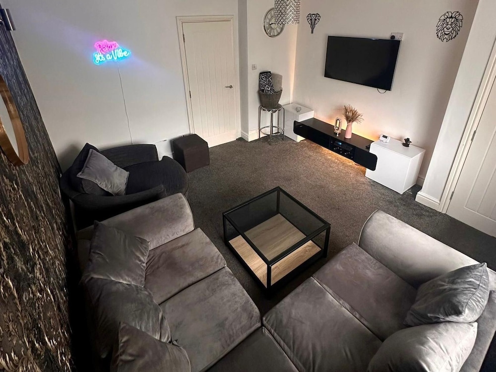 Bradford Vacations - The Hideaway Home BD5 - 2 Bed Lovely Modern House - Property Image 8