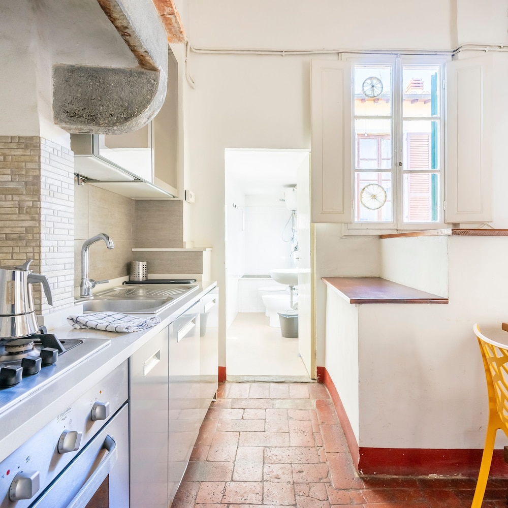 Cerchi 3 in Firenze With 2 Bedrooms and 1 Bathrooms