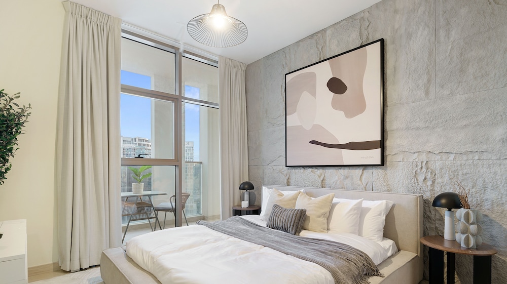 2BR w Canal & Burj View Near Dubai Mall