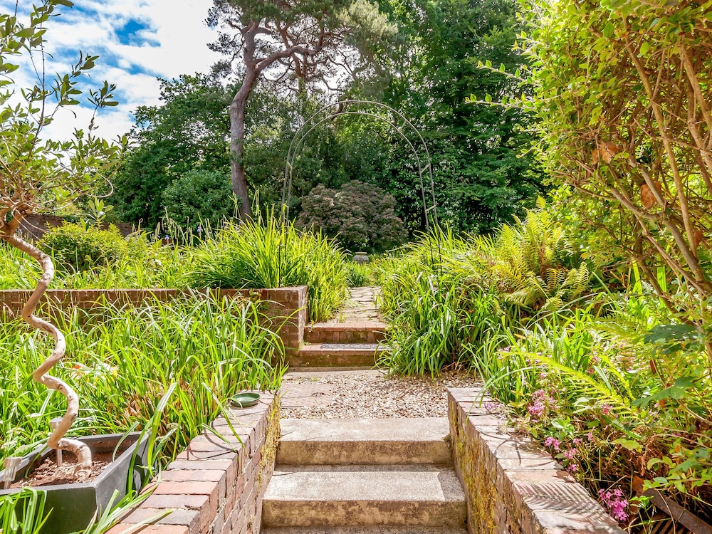 Woodlands By The Sea Cottage