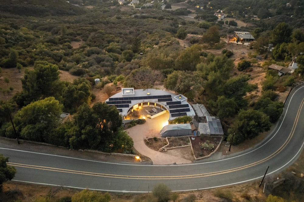Malibu Hills Studio w/ Mountain Views + Near Beaches Cielo Nook by Avantstay