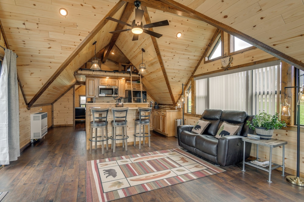 1/2 Mi to Ruby River: Cabin w/ Trail Access!