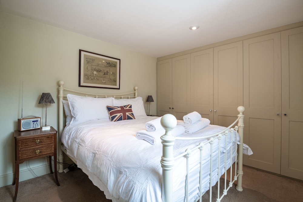 Traditional Fulham Home Close to the River Thames by Underthedoormat