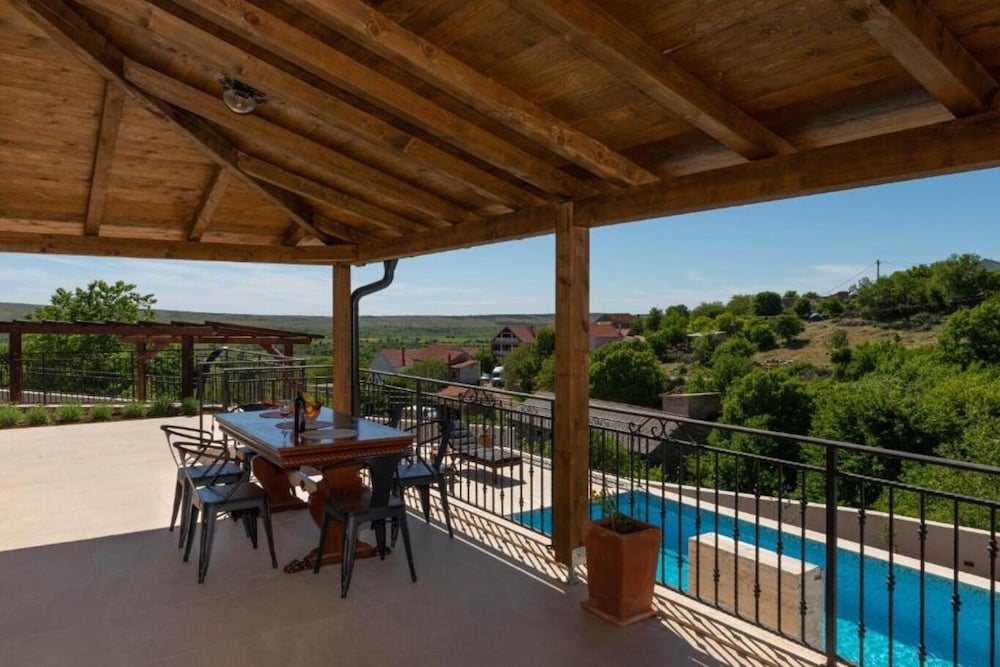 Zora - Modern Rustic - H view 5