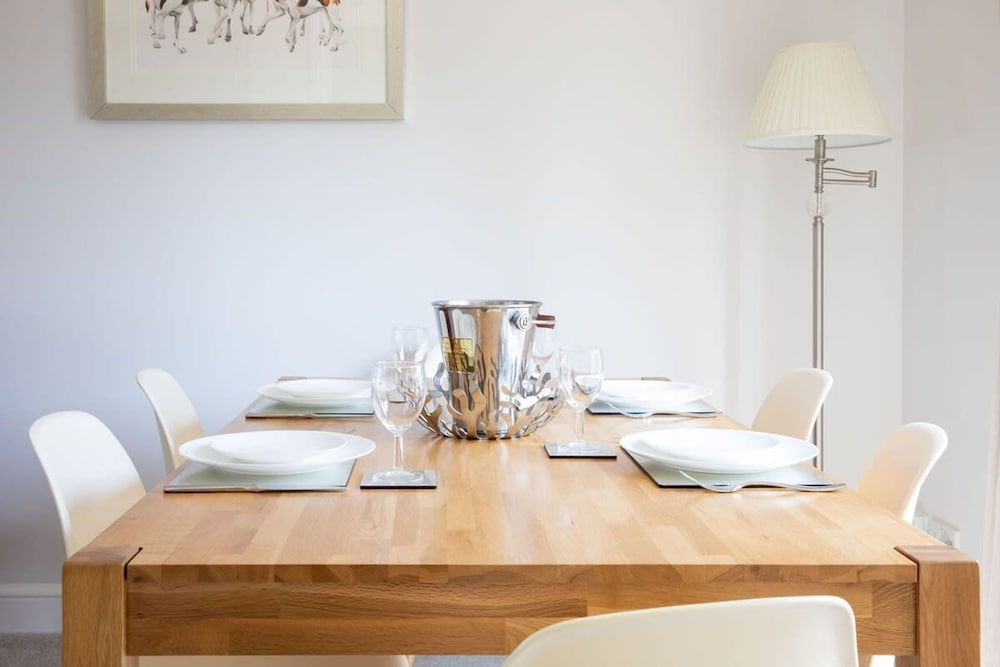Central Chichester 3bd Mews House For Up To 6