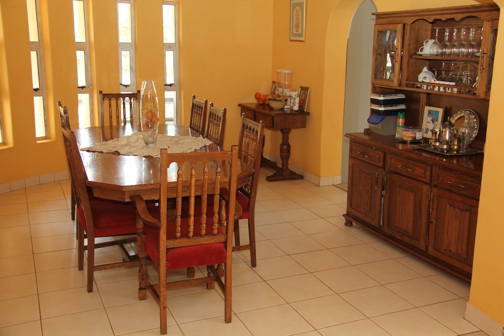 Borrowdale Ground Floor with Poolview