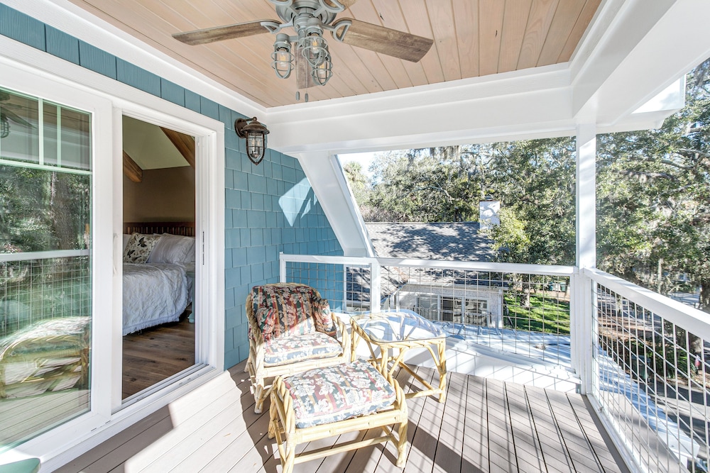 Walk to Public Beach: Hideaway in St Simons Island
