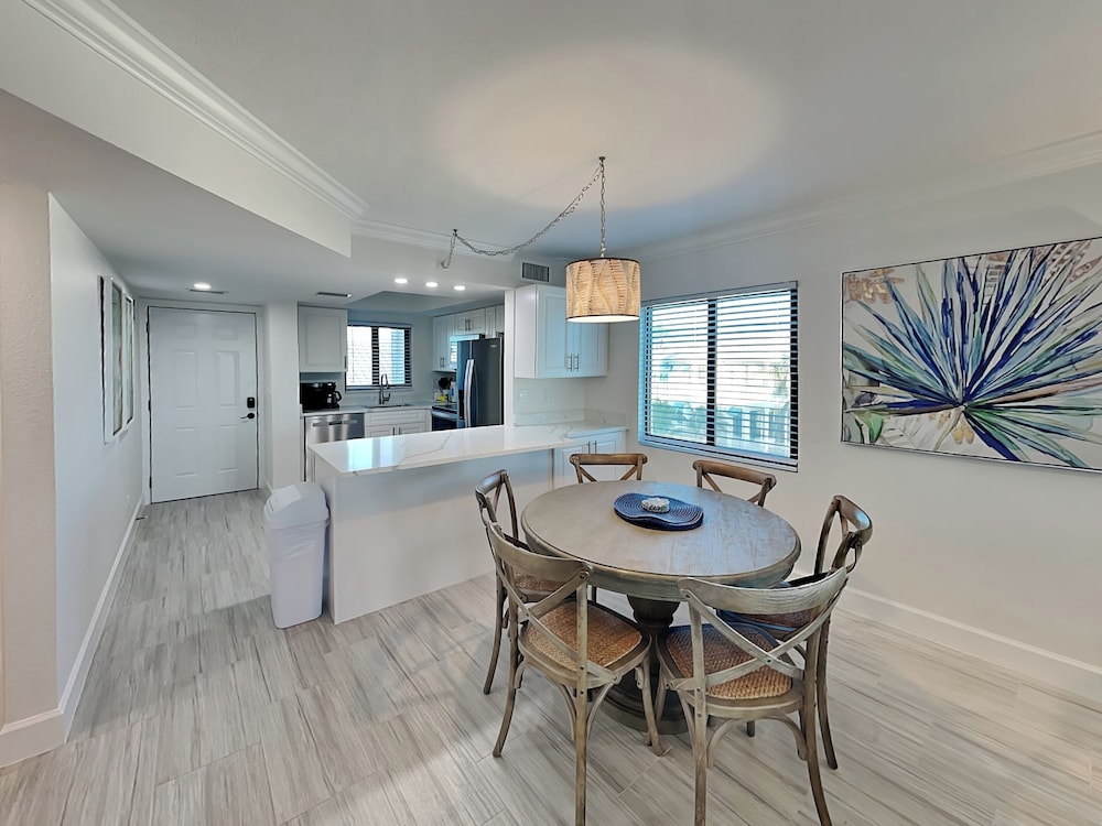 Seaside 4 by Distinctive Beach Rentals