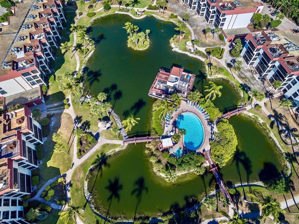 Pointe Santo Condos by Dream Vacation Rentals