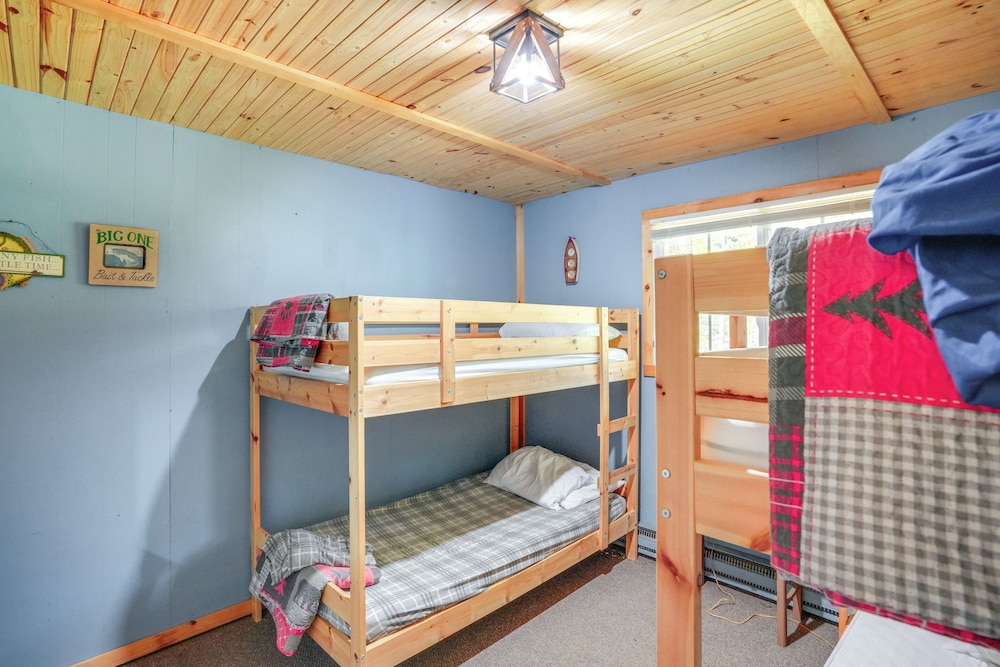 Treehouse Chalet Near Mt. Snow w/ On-site Trails!