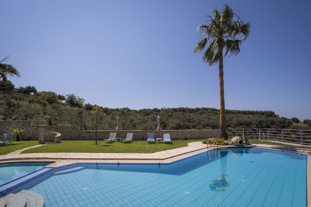 Athina Luxury Villas