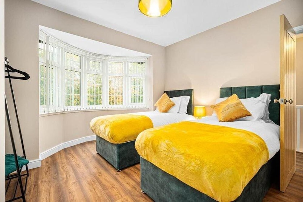 Cosy 3-bed House in Birmingham With Free Parking view 5