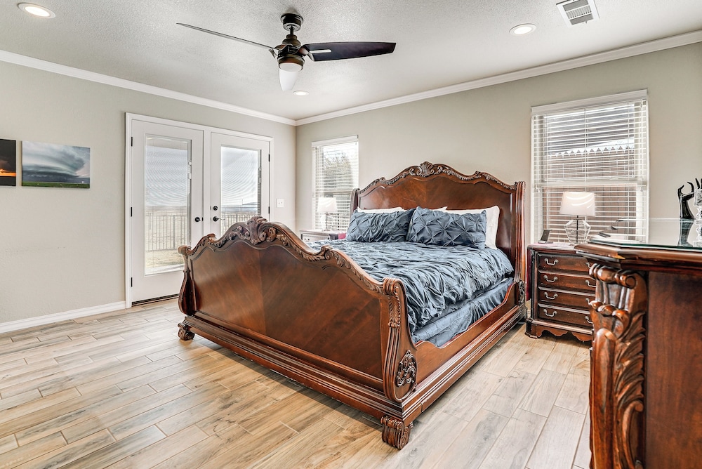 Fenced Yard: Modern Barndominium in Amarillo!