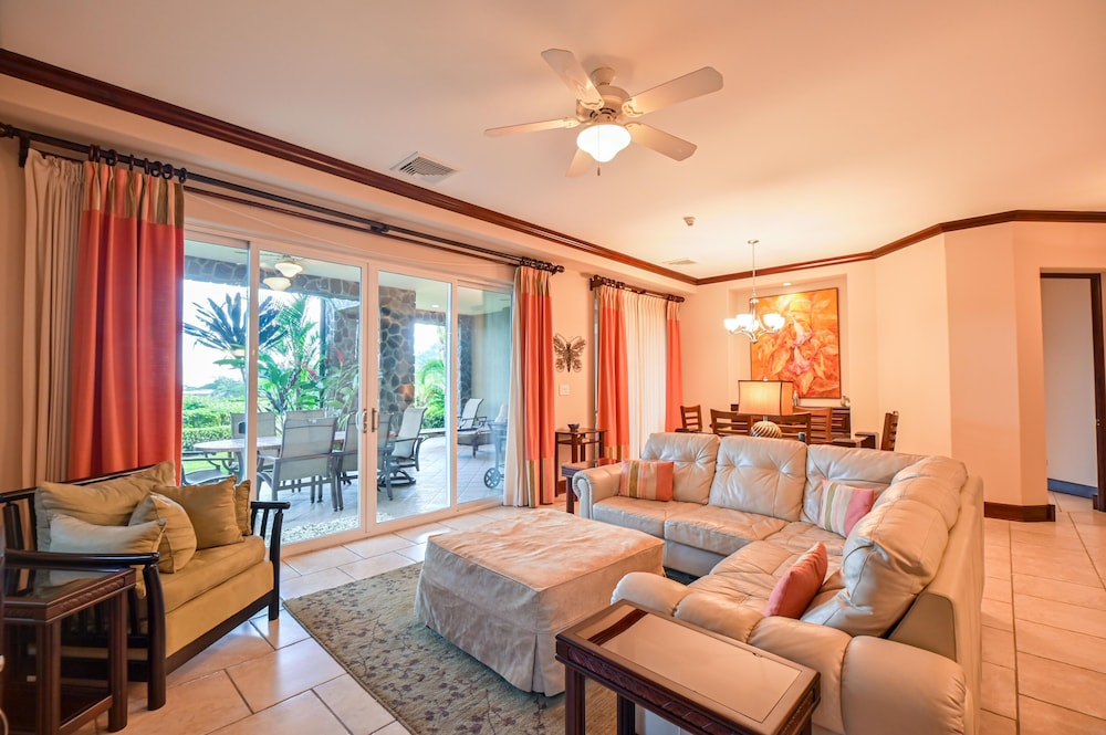 CR Luxury Los Sueños Condos