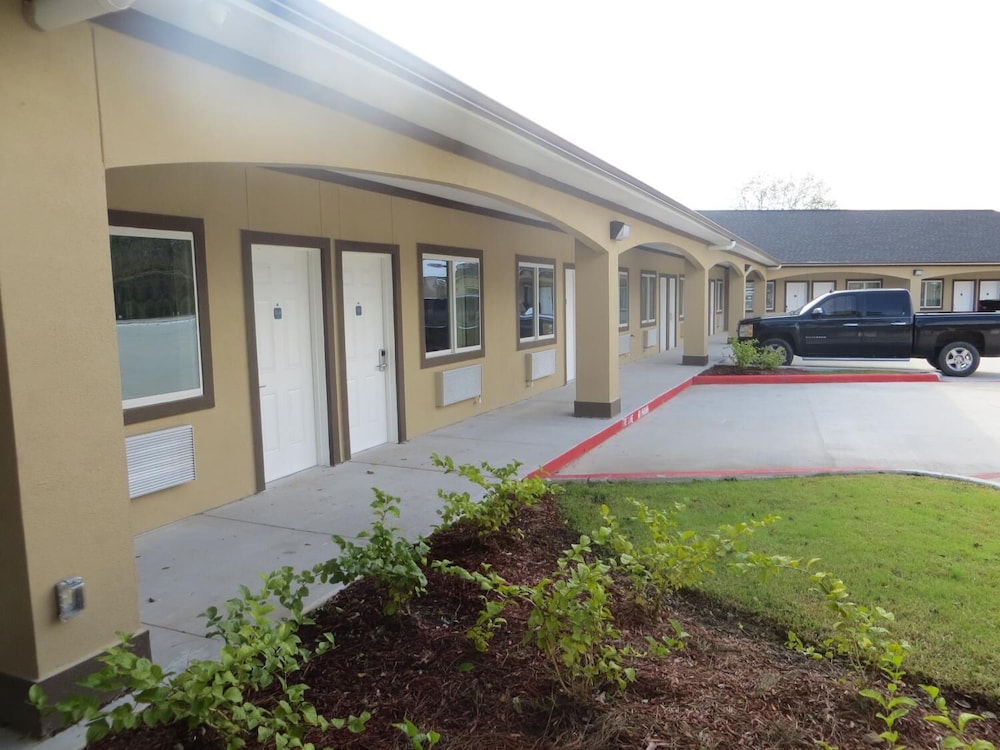 Scottish Inn & Suites view 4